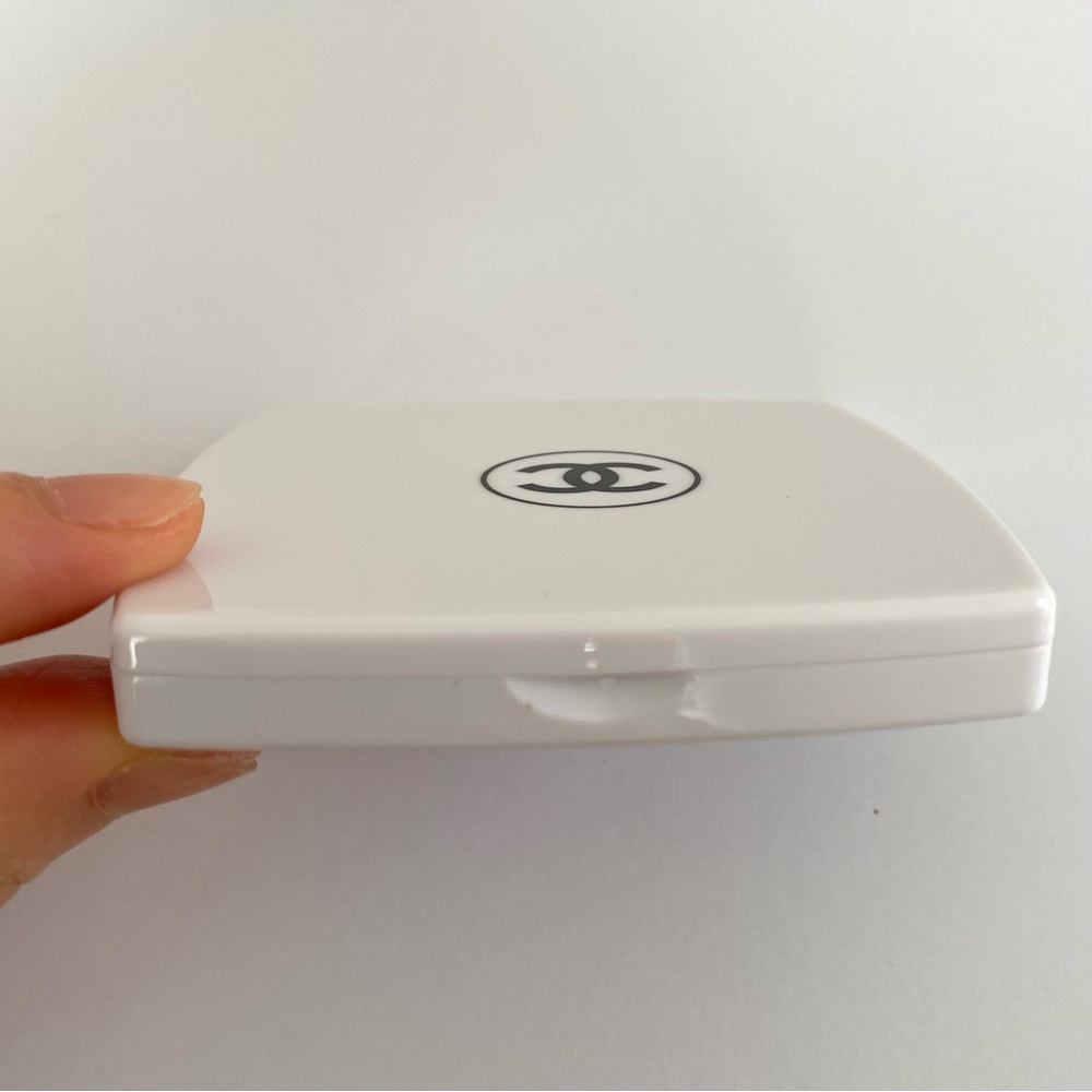 Brand New Chanel White Plastic Makeup Mirror Duo - Picture 5 of 7